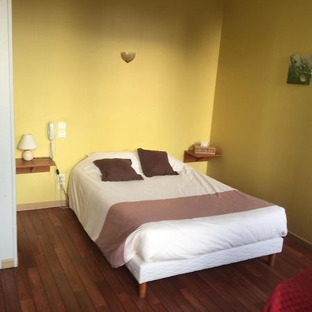 Au Pere Tranquille Hotel Tinchebray-Bocage Ngoại thất bức ảnh